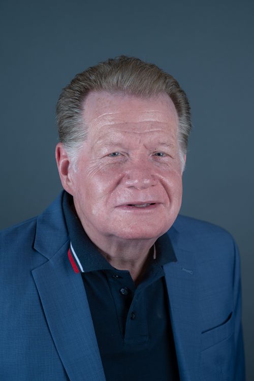 642f6c6aa8fb4df8b73e0198_Pyramid_Portraits_0522_070 1 p 500